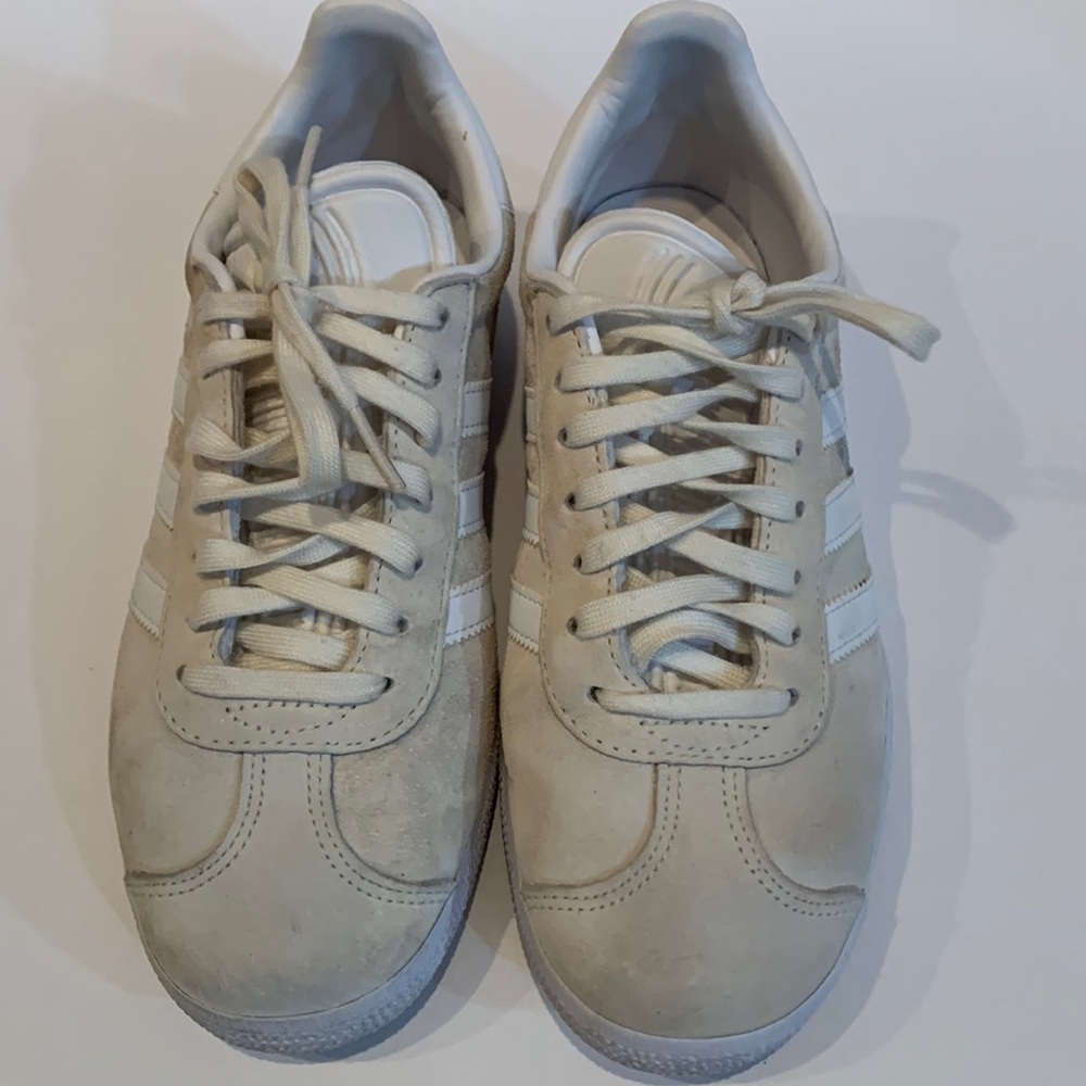 Adidas Gazelle sneaker size 5 1/2 kids tan color POSCD1002